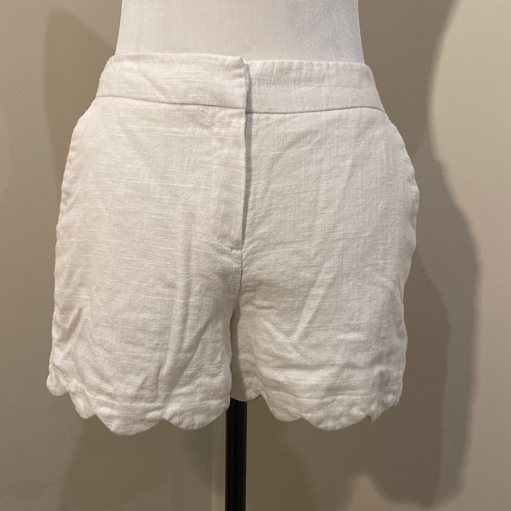 Alice Collection white linen shorts scalloped